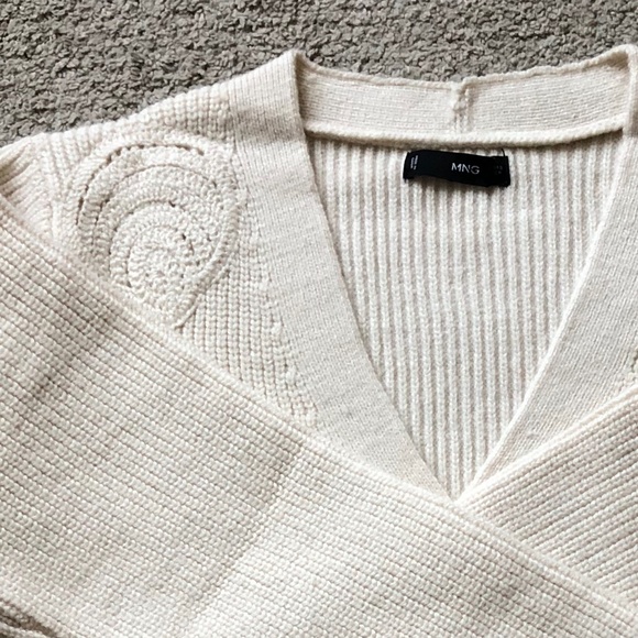 MANGO V- neck Cardigan Sweater.NWOT. - Picture 2 of 3